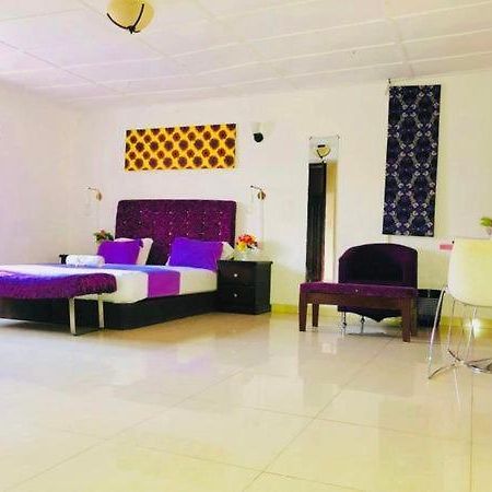 Zunox Guest House Freetown Luaran gambar