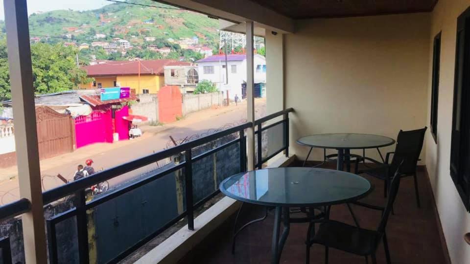 Zunox Guest House Freetown Luaran gambar