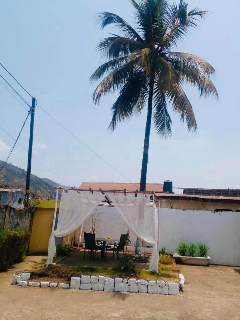 Zunox Guest House Freetown Luaran gambar