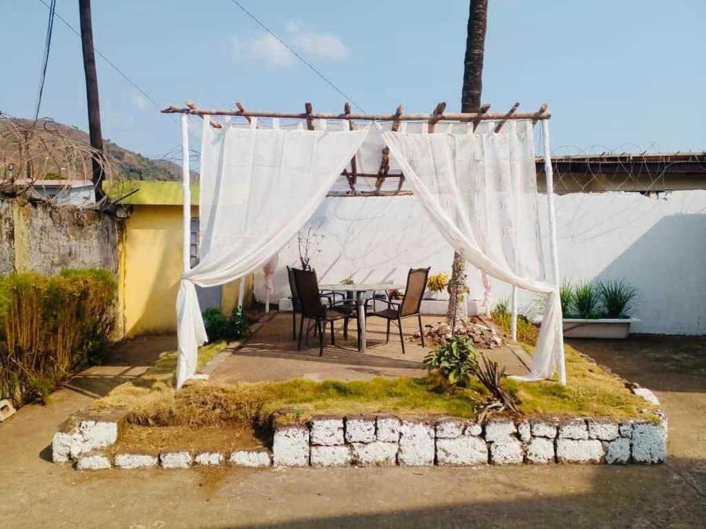 Zunox Guest House Freetown Luaran gambar