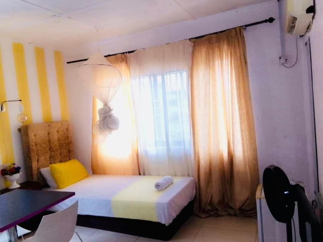 Zunox Guest House Freetown Luaran gambar