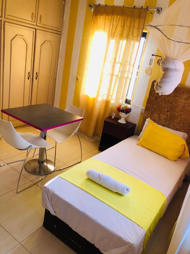 Zunox Guest House Freetown Luaran gambar