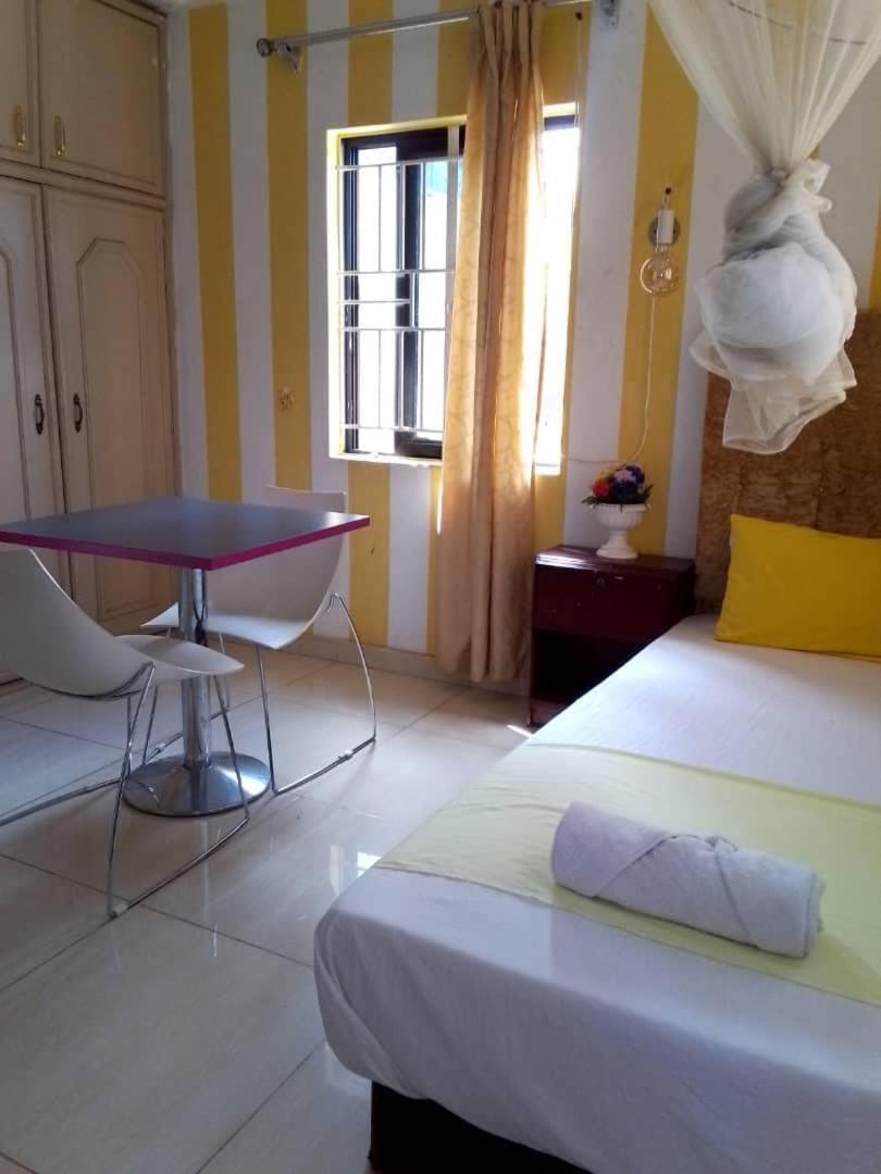 Zunox Guest House Freetown Luaran gambar