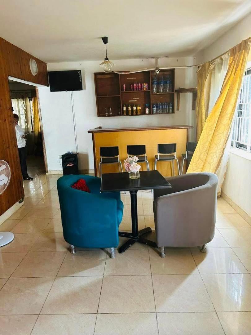 Zunox Guest House Freetown Luaran gambar