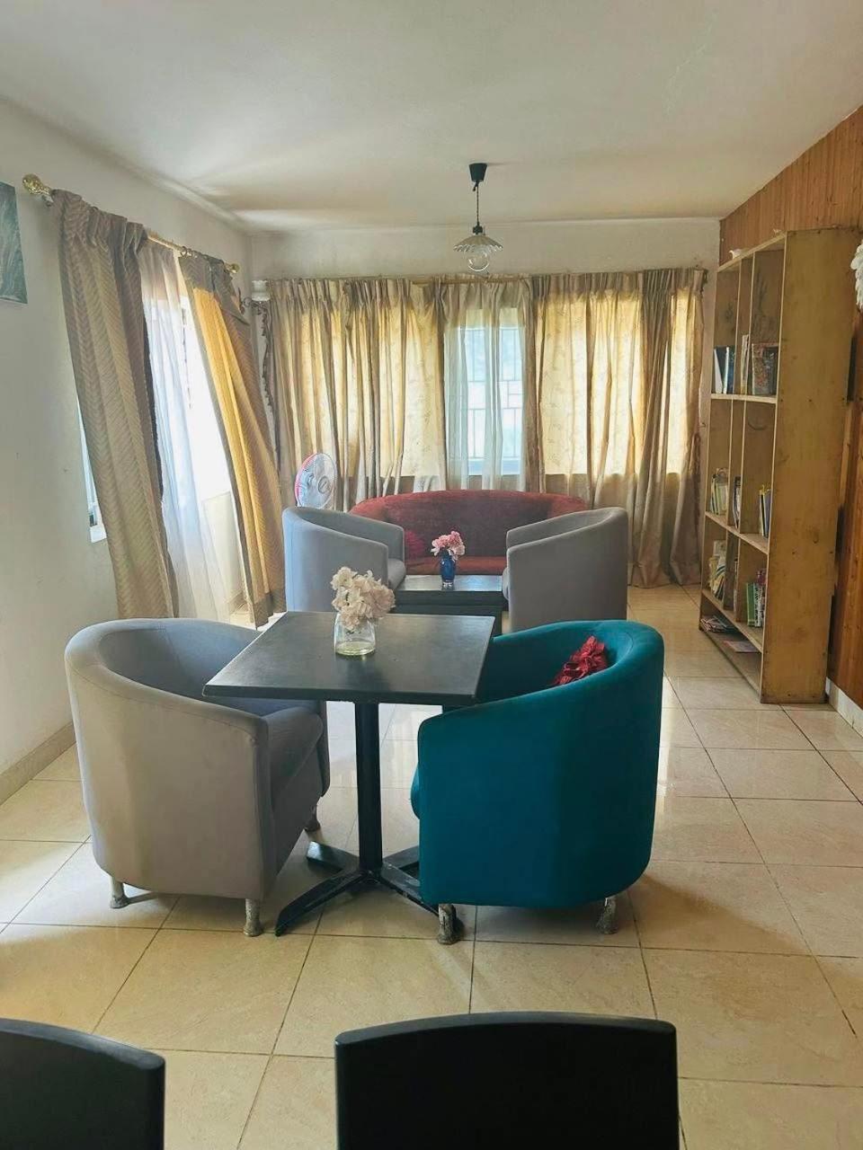 Zunox Guest House Freetown Luaran gambar