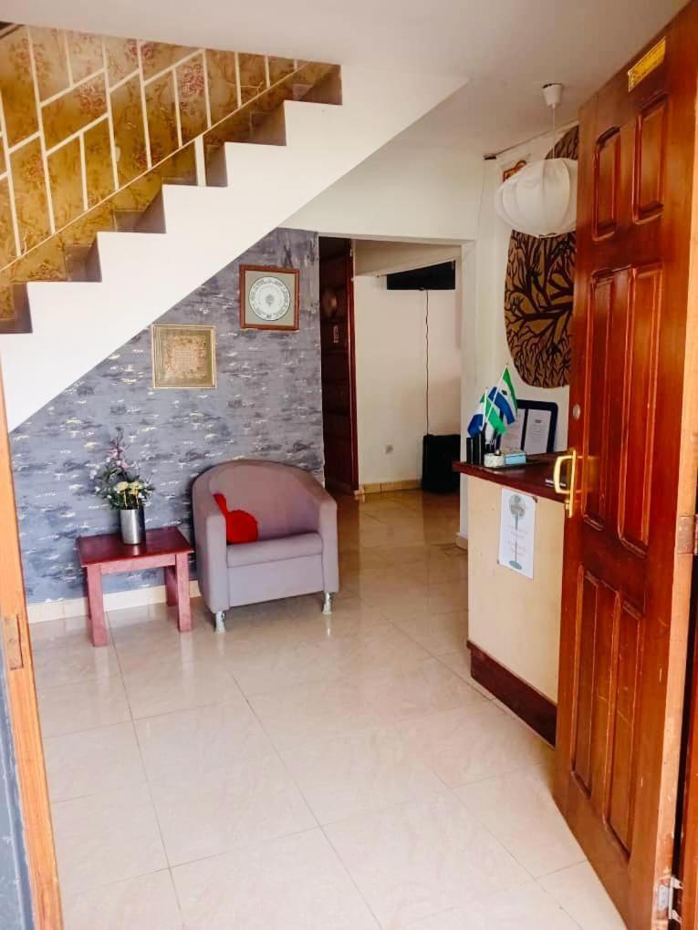 Zunox Guest House Freetown Luaran gambar