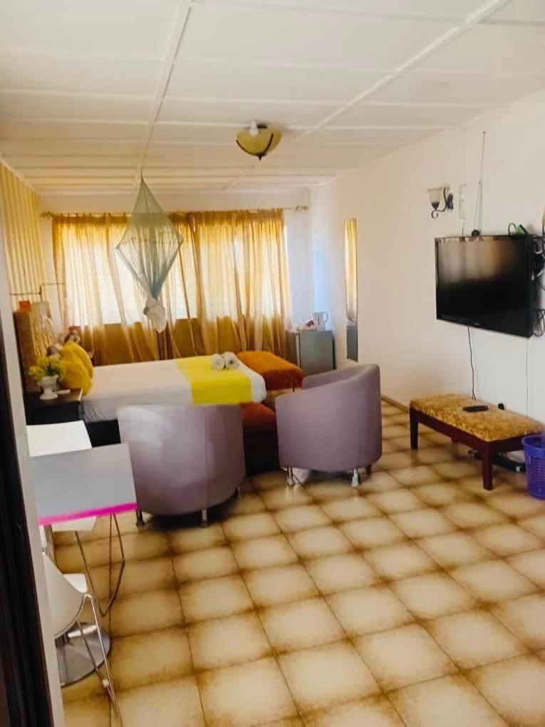 Zunox Guest House Freetown Luaran gambar