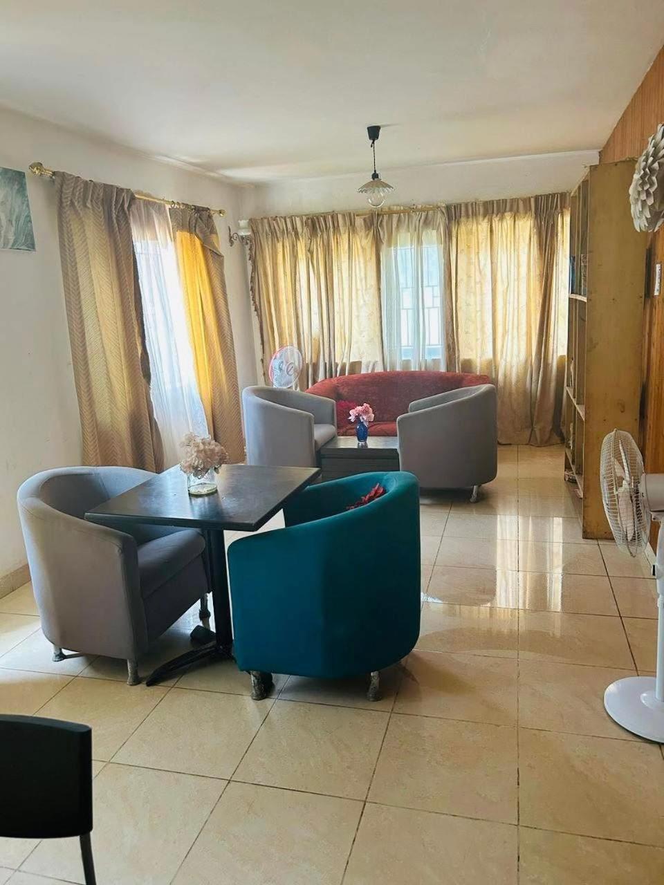Zunox Guest House Freetown Luaran gambar
